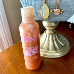 Cake vanilla snow woman glistening body wash 118ml